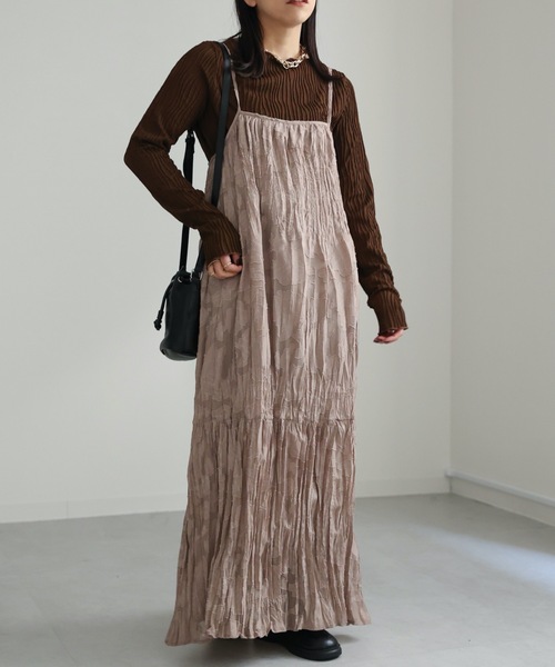 ap retro（アプレトロ）の「シアークリンクルキャミワンピース（ワンピース・レディース・ブラック/アイボリー/グレイッシュベージュ・FREE）」の7枚目の写真