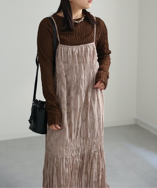 ap retro（アプレトロ）の「シアークリンクルキャミワンピース（ワンピース・レディース・ブラック/アイボリー/グレイッシュベージュ・FREE）」の20枚目の写真