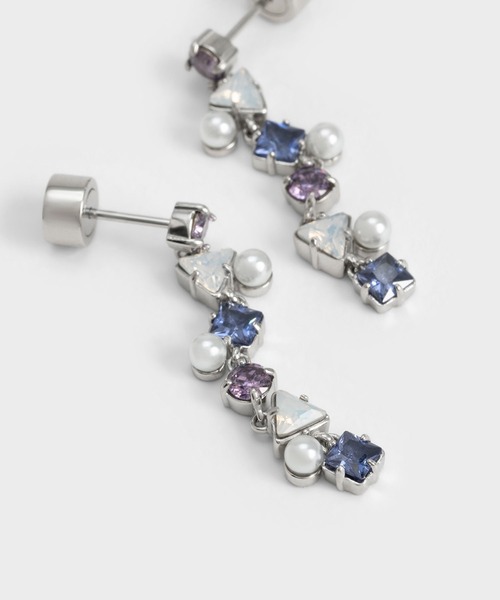 CHARLES & KEITH(チャールズ & キース)の「ビーズド&クリスタルエンベリッシュド ドロップピアス(ピアス(両耳用)・レディース・アイボリー/ゴールド系その他/ライラック・FREE)」の1枚目の写真