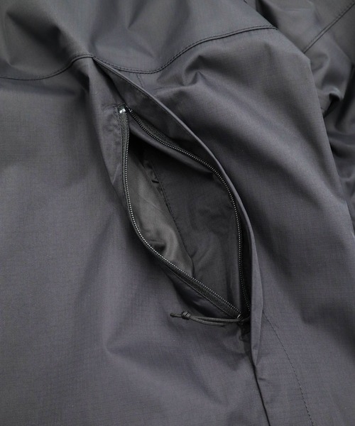 THE NORTH FACE(ザノースフェイス)の「ザノースフェイス レディース マウンテン ジャケット アウター(マウンテンパーカー・レディース・ホワイト/ブラック/カーキ/グリーン系その他/ホワイト系その他/ブルー・L/M/S)」の12枚目の写真