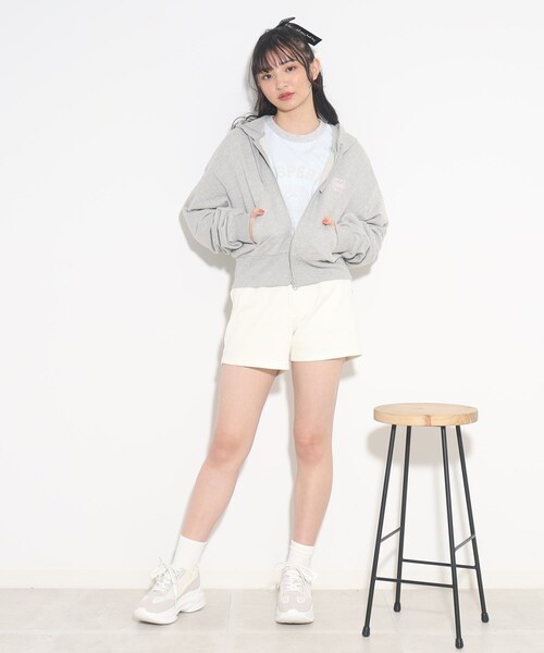 PINK-latte（ピンクラテ）の「定番人気商品♪胸刺繍ベーシックパーカー（パーカー・キッズ・ライトグレー/ブラック/グレー/ライトパープル・15 /14/16）」の7枚目の写真