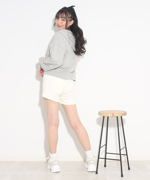 PINK-latte（ピンクラテ）の「定番人気商品♪胸刺繍ベーシックパーカー（パーカー・キッズ・ライトグレー/ブラック/グレー/ライトパープル・15 /14/16）」の9枚目の写真