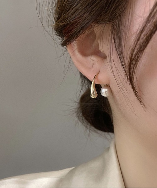 関税送料込★SaintLaurentモノグラムアシメントリーパールピアス パール ピアス Saint Laurent(サンローラン) - 海外通販のBUYMA