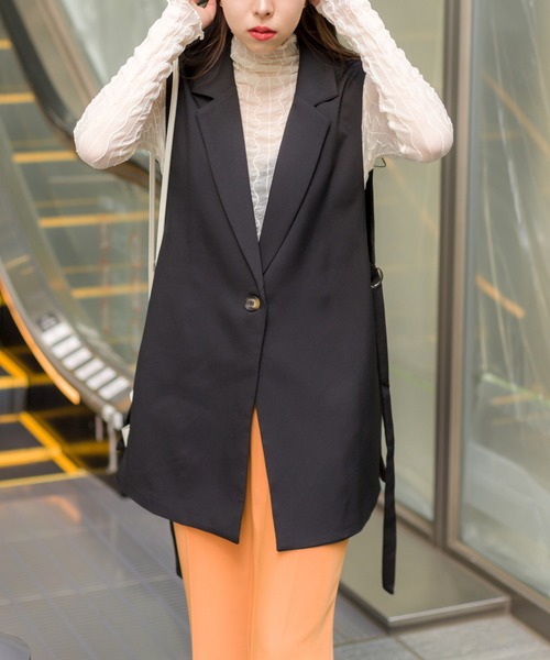 SpRay(スプレイ)の「サイドベルトテーラードジレ(ベスト・レディース・ブラック/グレイッシュベージュ/オフホワイト・FREE)」の16枚目の写真