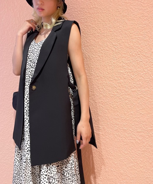 SpRay(スプレイ)の「サイドベルトテーラードジレ(ベスト・レディース・ブラック/グレイッシュベージュ/オフホワイト・FREE)」の19枚目の写真