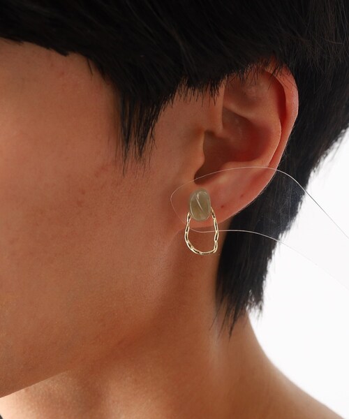 OPAQUE.CLIP（オペークドットクリップ）の「◆樹脂×メタルしずくピアス（ピアス（両耳用）・レディース・ライトグレー/オフホワイト・00）」の7枚目の写真