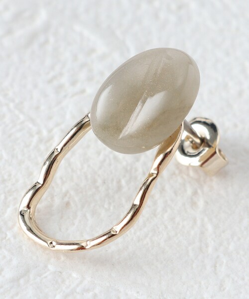 OPAQUE.CLIP（オペークドットクリップ）の「◆樹脂×メタルしずくピアス（ピアス（両耳用）・レディース・ライトグレー/オフホワイト・00）」の6枚目の写真