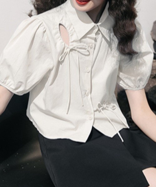 Vipoa（ヴィポア）の「チャイナカットアウトクロップドブラウス