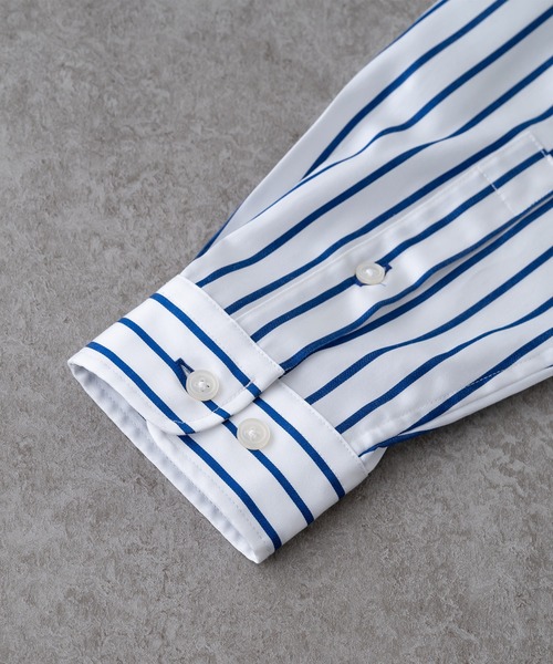 BRICK & SONS（ブリックアンドサンズ）の「リラックスバックプリーツシャツ＜ホワイトワイドストライプ＞（シャツ/ブラウス・メンズ・ブルー・XS/S/M/L）」の3枚目の写真