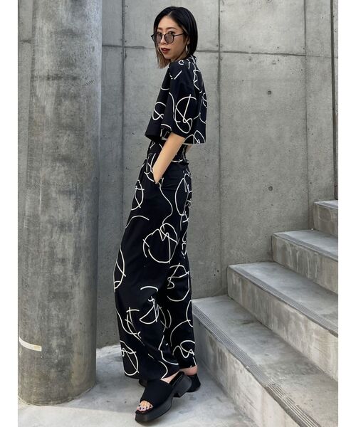 EMODA（エモダ）の「スーパーハイウエストワイドパンツ（その他パンツ・レディース・ブラック/ブルー/ベージュ/その他・SMALL/MEDIUM）」の5枚目の写真