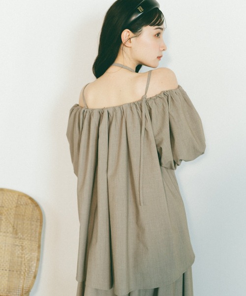 VANNIE U（ヴァニーユー）の「オフショルボリュームブラウス/マルチストラップ/前後２WAY（シャツ/ブラウス・レディース・ブラック/ベージュ/アイボリー/グレー/ネイビー/ブルー・FREE）」の18枚目の写真