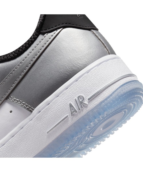 NIKE(ナイキ)の「ナイキ エア フォース 1 '07 SE ウィメンズシューズ / Nike Air Force 1 '07 SE Women's Shoes<22-29cm 展開>(スニーカー・レディース・ホワイト/シルバー・25/28/24/27.5/25.5/28.5/24.5/22.5/27/23.5/23/26/29/22/26.5)」の20枚目の写真