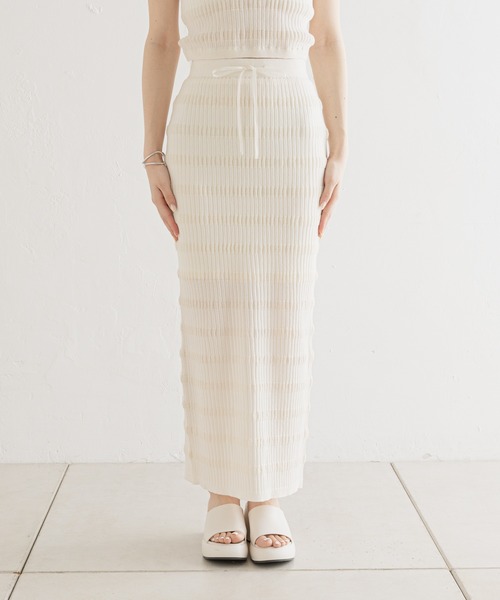 Chico(チコ)の「【SALON by Chico限定】ポコポコニットタイトスカート(スカート・レディース・アイボリー/ブラック・FREE)」の6枚目の写真