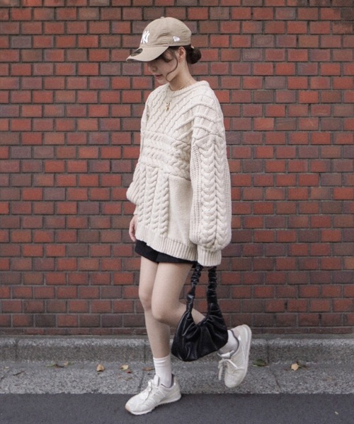 moi tytto（モイテュット）の「ボリューム編地切替えニット（ニット/セーター・レディース・ベージュ/ナチュラル/ブラウン/チャコールグレー/オフホワイト・FREE）」の10枚目の写真