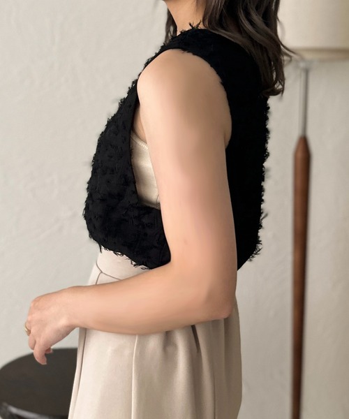 apres jour clair（アプレジュールクレア）の「【apres jour clair】シャギータンク【ZOZOTOWN限定アイテム】（タンクトップ・レディース・ブラック/アイボリー・X-LARGE/フリー）」の7枚目の写真