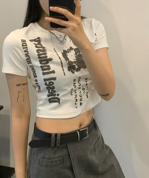 LYEON（リヨン）の「バックオープンクロップドTシャツ（Tシャツ/カットソー・レディース・グレー/オフホワイト・FREE）」の2枚目の写真