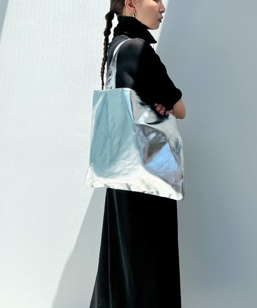 y/m by misato（イムバイミサト）の「メタリックトートBAG（トートバッグ・レディース・ゴールド/シルバー・FREE）」の15枚目の写真