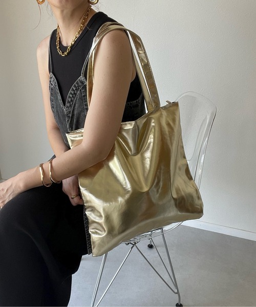 y/m by misato（イムバイミサト）の「メタリックトートBAG（トートバッグ・レディース・ゴールド/シルバー・FREE）」の8枚目の写真