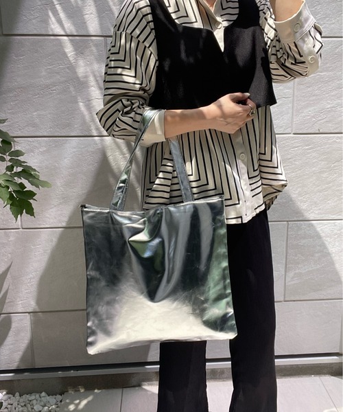 y/m by misato（イムバイミサト）の「メタリックトートBAG（トートバッグ・レディース・ゴールド/シルバー・FREE）」の14枚目の写真
