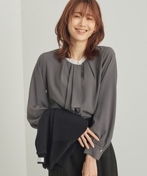 ボウタイ風ブラウス