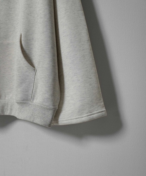 NILWAY(ニルウェイ)の「フレアスリーブ フラワー 刺繍 スウェット パーカー(パーカー・メンズ・ネイビー/ブラック/オートミール・LARGE/MEDIUM)」の6枚目の写真