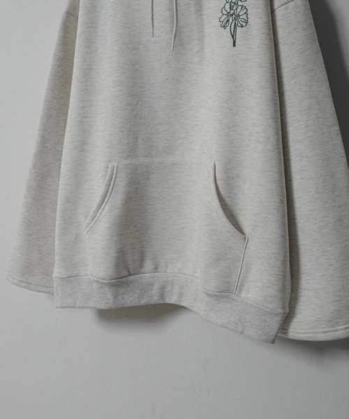 NILWAY(ニルウェイ)の「フレアスリーブ フラワー 刺繍 スウェット パーカー(パーカー・メンズ・ネイビー/ブラック/オートミール・LARGE/MEDIUM)」の7枚目の写真