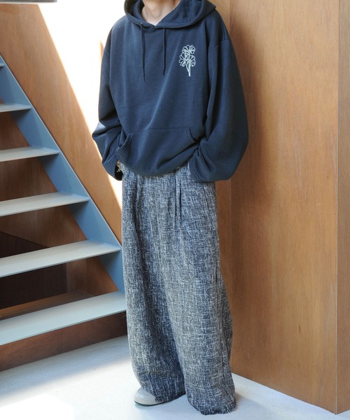 NILWAY(ニルウェイ)の「フレアスリーブ フラワー 刺繍 スウェット パーカー(パーカー・メンズ・ネイビー/ブラック/オートミール・LARGE/MEDIUM)」の17枚目の写真