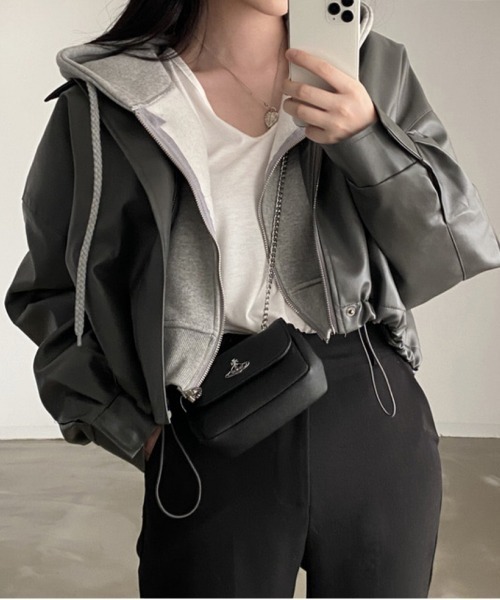 by muni:r（バイ ムニール）の「クロップドショートレザージャケット（ライダースジャケット・レディース・クリーム/ブラック・FREE）」の4枚目の写真