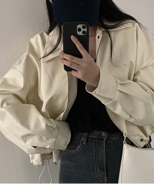 by muni:r（バイ ムニール）の「クロップドショートレザージャケット（ライダースジャケット・レディース・クリーム/ブラック・FREE）」の5枚目の写真