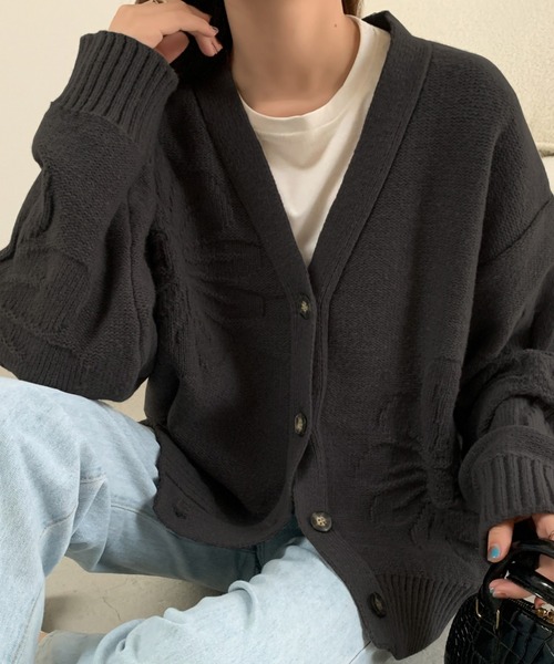 ABITOKYO（アビトーキョー）の「フラワージャガードオーバーシルエットVネックカーディガン（カーディガン/ボレロ・レディース・チャコールグレー/ライトグレー/ブラック/アイボリー・FREE）」の2枚目の写真