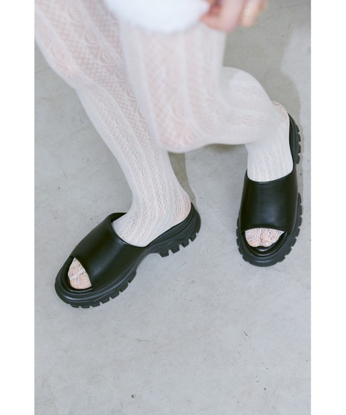 un/neu（アンノイ）の「ボリュームソールパデットサンダル / ライトソールサンダル（サンダル・レディース・ベージュ/ブラック・M/S/L）」の4枚目の写真