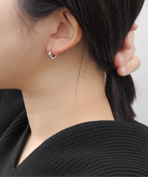 ieLS(イエルズ)の「金属アレルギー対応「ieLS」ステンレス ミニフープピアス4mm(ピアス(両耳用)・メンズ・シルバー/ブラック/ゴールド・ONE SIZE)」の2枚目の写真
