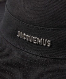 JACQUEMUS（ジャックムス）の「JACQUEMUS LE BOB ARTICHAUT ジャック