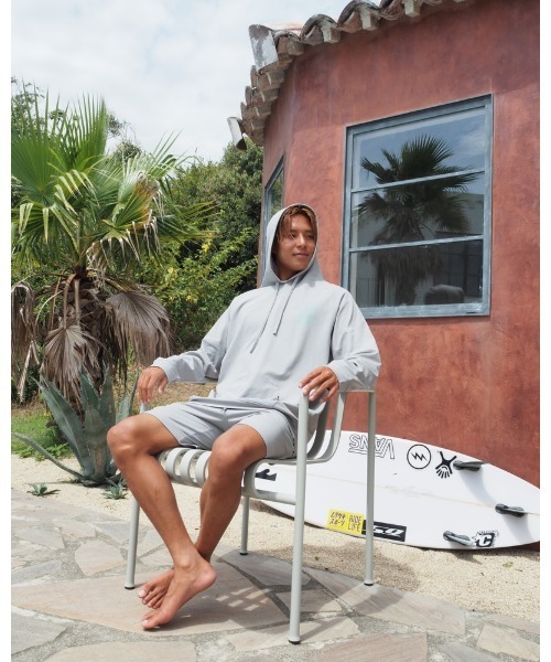 BILLABONG（ビラボン）の「BILLABONG メンズ 【CHILLWEAR】 SOFTTY PARKA【2024年春夏モデル】/ビラボン速乾ストレッチUVプロテクション長袖プルオーバーフーディ・パーカー（ラッシュガード・メンズ・ブラック/グレー系その他/グレー・MEDIUM/LARGE/X-LARGE）」の9枚目の写真