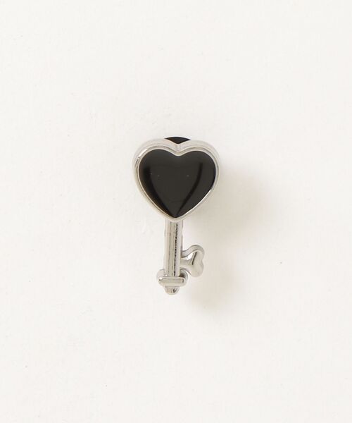 crocs(クロックス)の「crocs JIBBITZ Silver and Black Heart Key / クロックス ジビッツ シルバー アンド ブラック ハート キー(シューズアクセサリー・レディース・マルチ・FREE)」の1枚目の写真