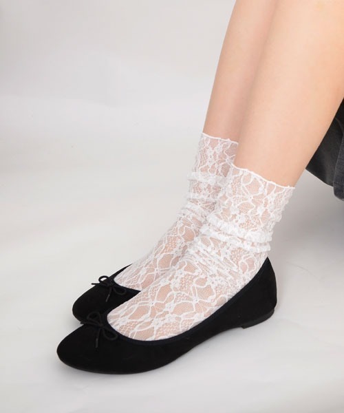 VIBGYOR Women（ヴィブジョー　ウィメン）の「【float】レース  フラワー クルー丈ソックス（ソックス/靴下・レディース・ホワイト/ブラック/アイボリー・FREE）」の4枚目の写真