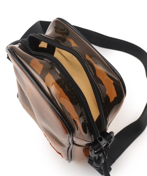 GALLEST(ギャレスト)の「【KiU】PVCスクエアーミニバッグ(ショルダーバッグ・レディース・ダークブラウン・00)」の7枚目の写真