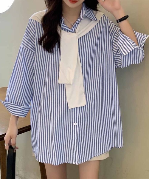 NANEA(ナネア)の「肩掛け風デザイン2wayストライプシャツ(シャツ/ブラウス・レディース・ブルー・SMALL/MEDIUM/LARGE)」の1枚目の写真