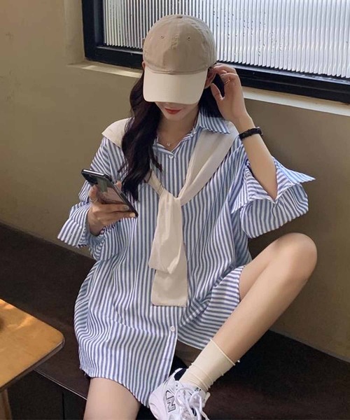 NANEA(ナネア)の「肩掛け風デザイン2wayストライプシャツ(シャツ/ブラウス・レディース・ブルー・SMALL/MEDIUM/LARGE)」の2枚目の写真