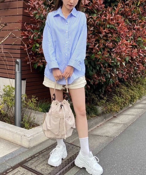 NANEA(ナネア)の「肩掛け風デザイン2wayストライプシャツ(シャツ/ブラウス・レディース・ブルー・SMALL/MEDIUM/LARGE)」の7枚目の写真