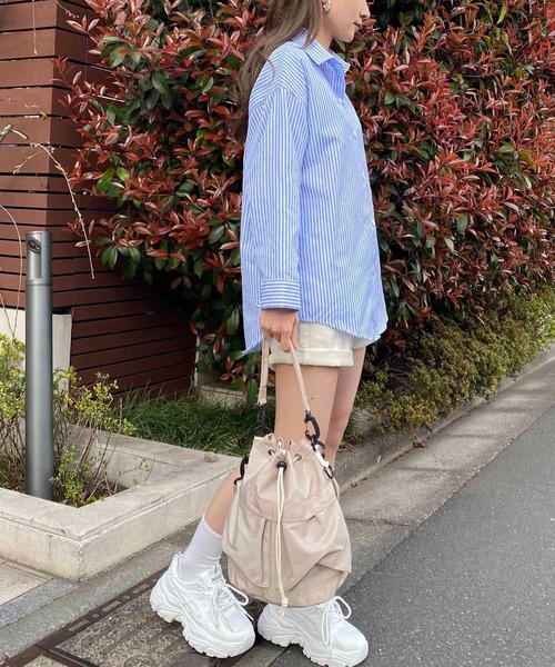 NANEA(ナネア)の「肩掛け風デザイン2wayストライプシャツ(シャツ/ブラウス・レディース・ブルー・SMALL/MEDIUM/LARGE)」の8枚目の写真