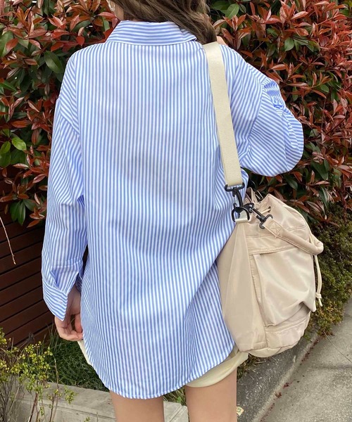 NANEA(ナネア)の「肩掛け風デザイン2wayストライプシャツ(シャツ/ブラウス・レディース・ブルー・SMALL/MEDIUM/LARGE)」の11枚目の写真