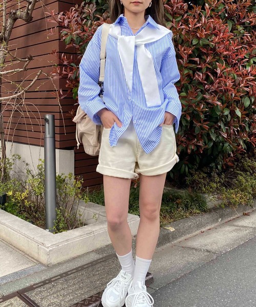 NANEA(ナネア)の「肩掛け風デザイン2wayストライプシャツ(シャツ/ブラウス・レディース・ブルー・SMALL/MEDIUM/LARGE)」の14枚目の写真