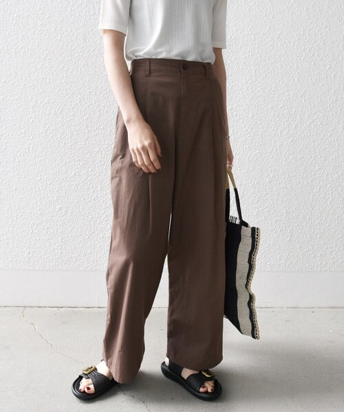 SHIPS any(シップス エニィ)の「SHIPS any:〈洗濯機可能〉ポプリン ステッチ タック パンツ(その他パンツ・レディース・オフホワイト/ブラウン・36/38)」の2枚目の写真