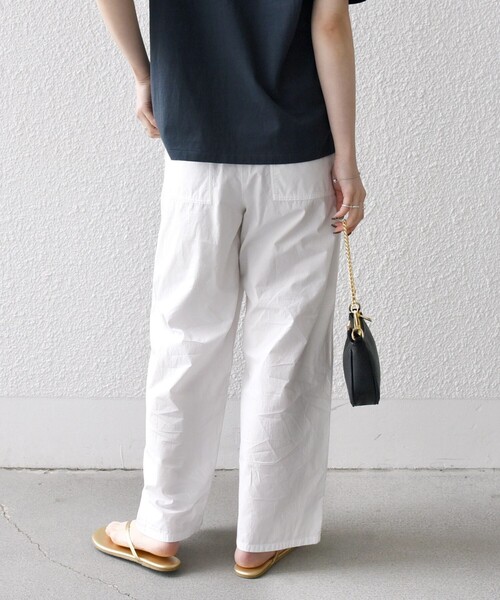 SHIPS any(シップス エニィ)の「SHIPS any:〈洗濯機可能〉ポプリン ステッチ タック パンツ(その他パンツ・レディース・オフホワイト/ブラウン・36/38)」の6枚目の写真