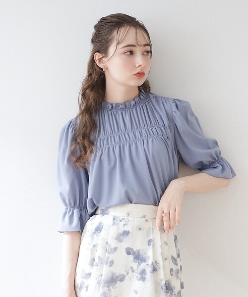 couture brooch(クチュールブローチ)の「◆【洗える】シャーリングシアーブラウス(シャツ/ブラウス・レディース・ホワイト系その他5/ライトグレー/ブラック/ブルー・40/38/42/36)」の4枚目の写真