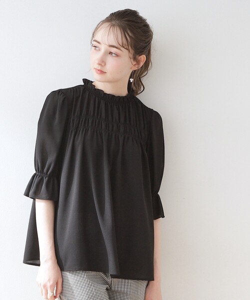 couture brooch(クチュールブローチ)の「◆【洗える】シャーリングシアーブラウス(シャツ/ブラウス・レディース・ホワイト系その他5/ライトグレー/ブラック/ブルー・40/38/42/36)」の3枚目の写真