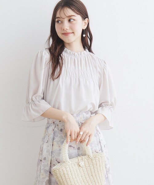 couture brooch(クチュールブローチ)の「◆【洗える】シャーリングシアーブラウス(シャツ/ブラウス・レディース・ホワイト系その他5/ライトグレー/ブラック/ブルー・40/38/42/36)」の9枚目の写真