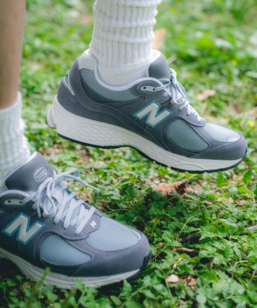 NEW BALANCE(ニューバランス)の「NEW BALANCE (ニューバランス) M2002RFB(スニーカー・メンズ・チャコールグレー・26cm/26.5cm/27cm/27.5cm/28cm)」の2枚目の写真