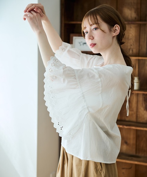 Crisp（クリスプ）の「カットワークフリルブラウス（シャツ/ブラウス・レディース・ベージュ/ホワイト/グリーン・FREE）」の16枚目の写真